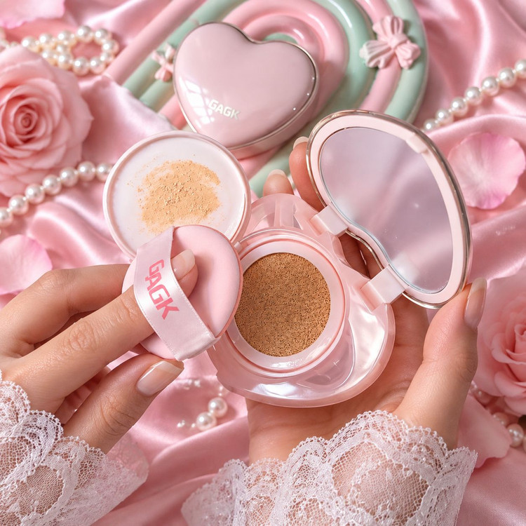 کوشن قلبی صورتی (Heart Cushion Compact) - پوشانندگی با جلوه محو و شفاف